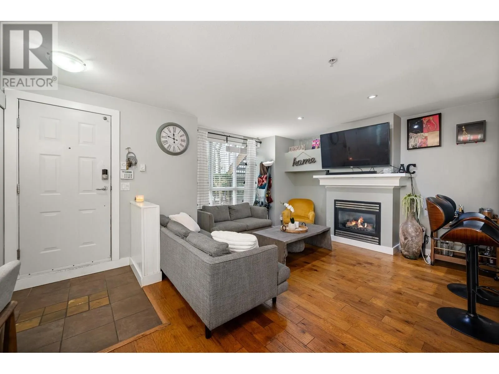 1 1075 LYNN VALLEY ROAD