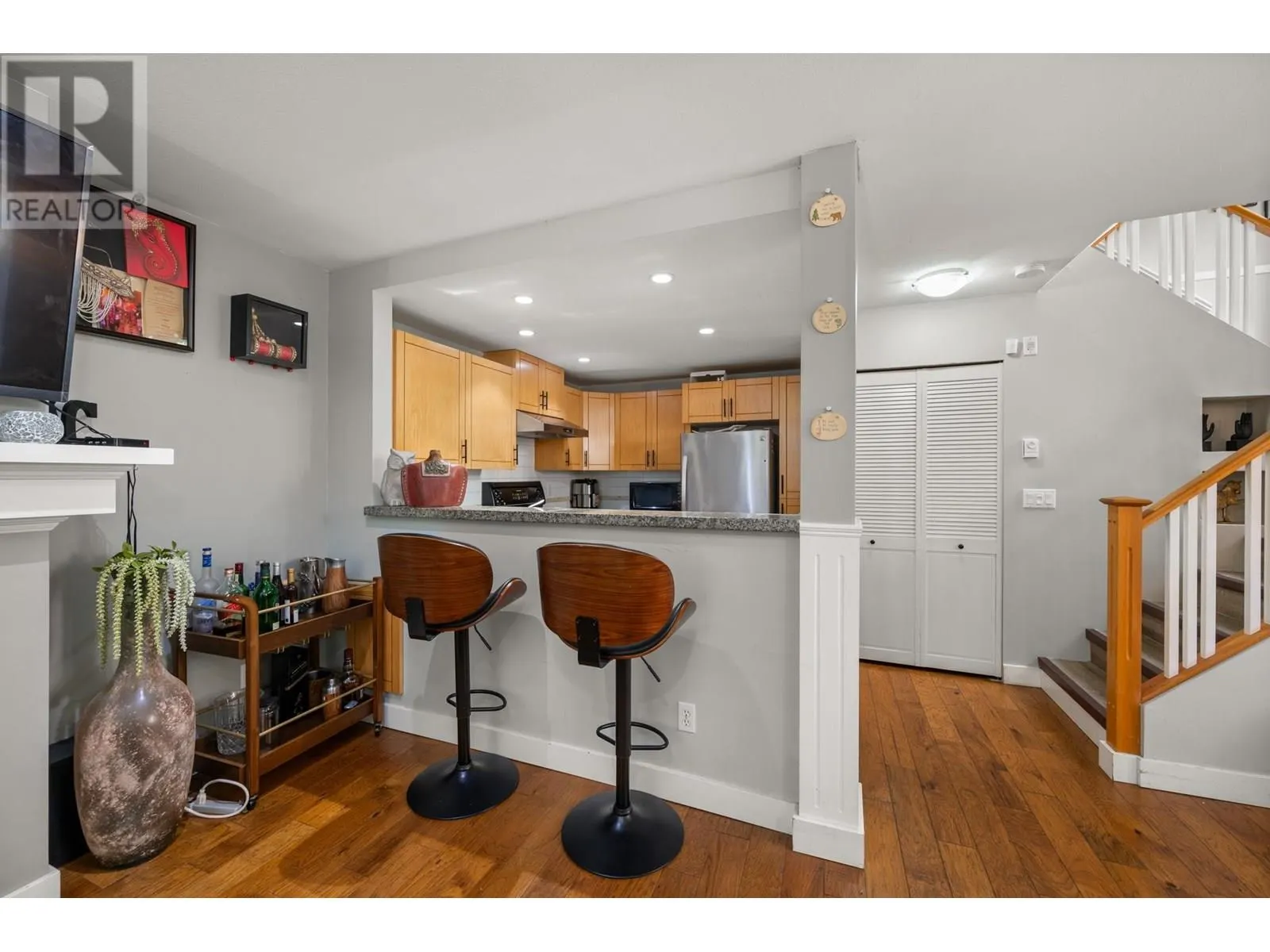 1 1075 LYNN VALLEY ROAD
