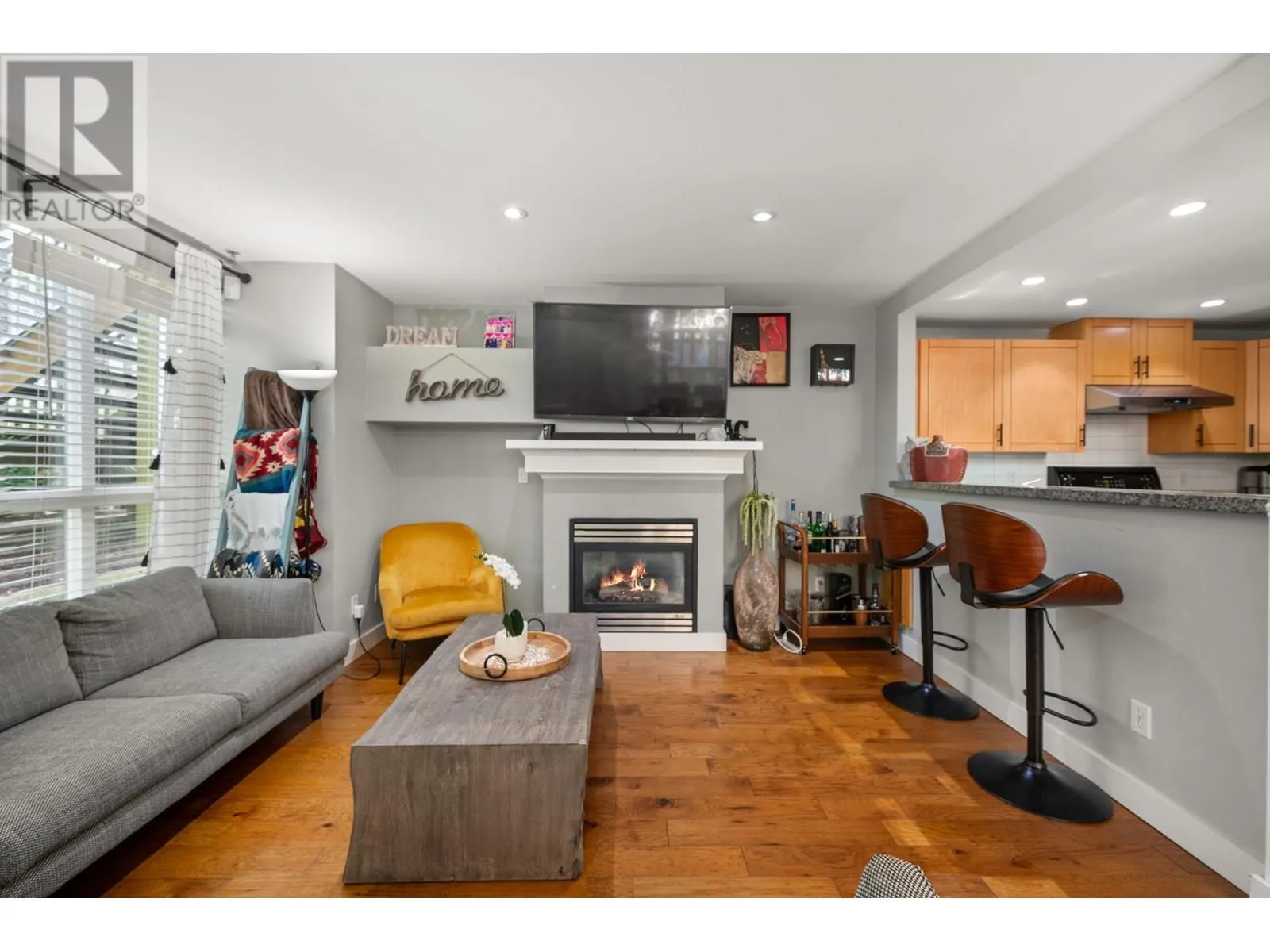 1 1075 LYNN VALLEY ROAD