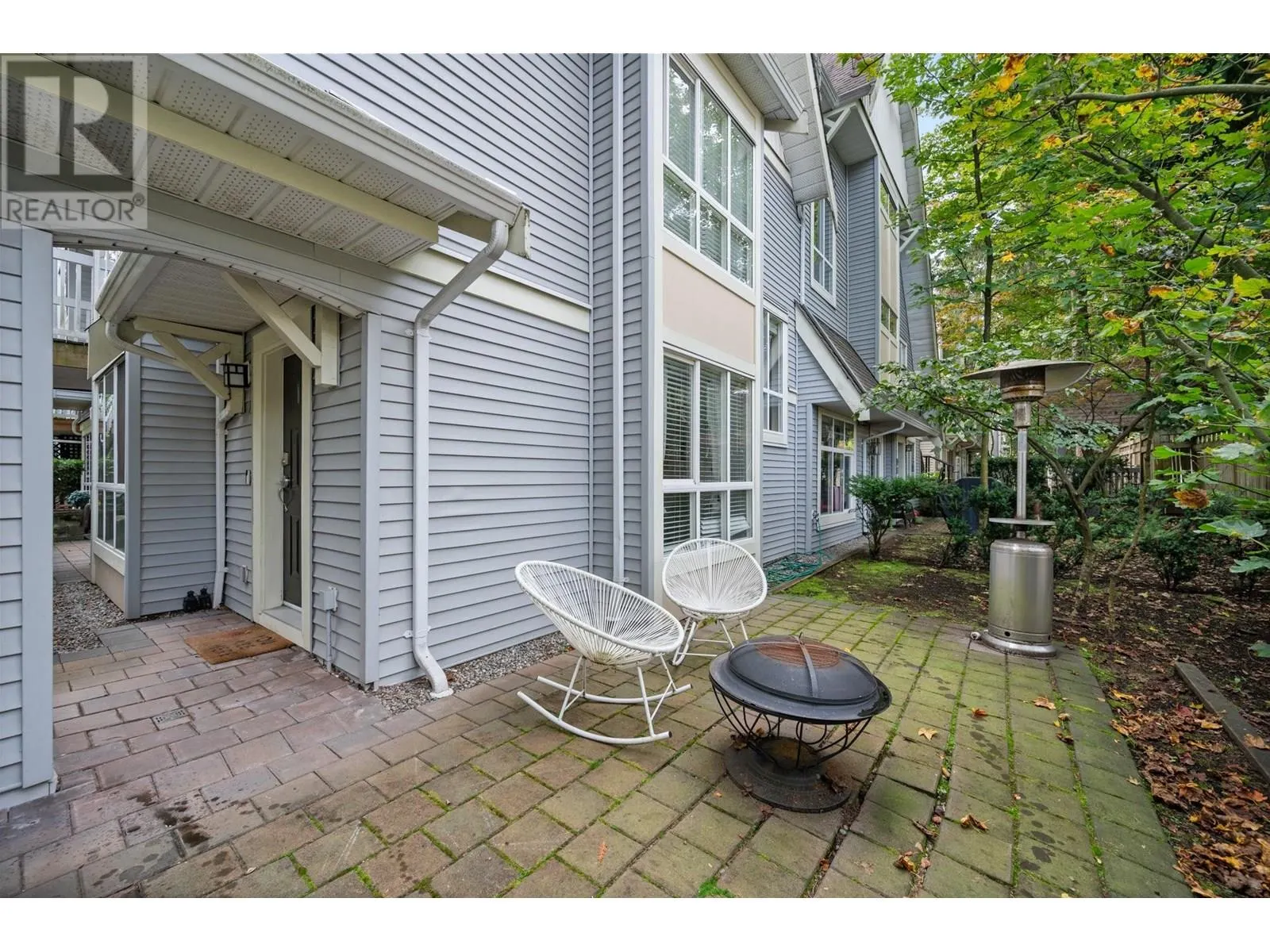 1 1075 LYNN VALLEY ROAD
