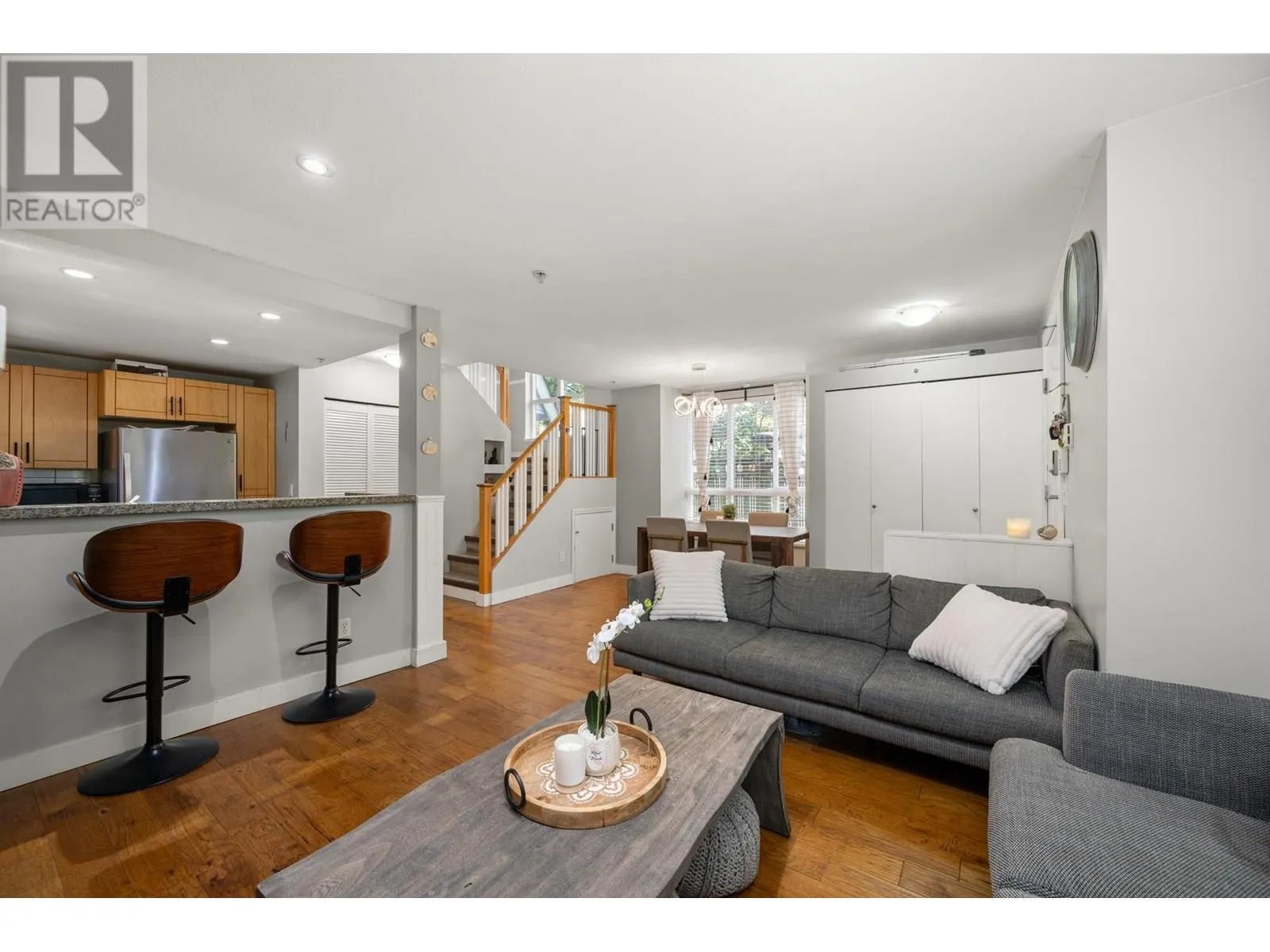 1 1075 LYNN VALLEY ROAD