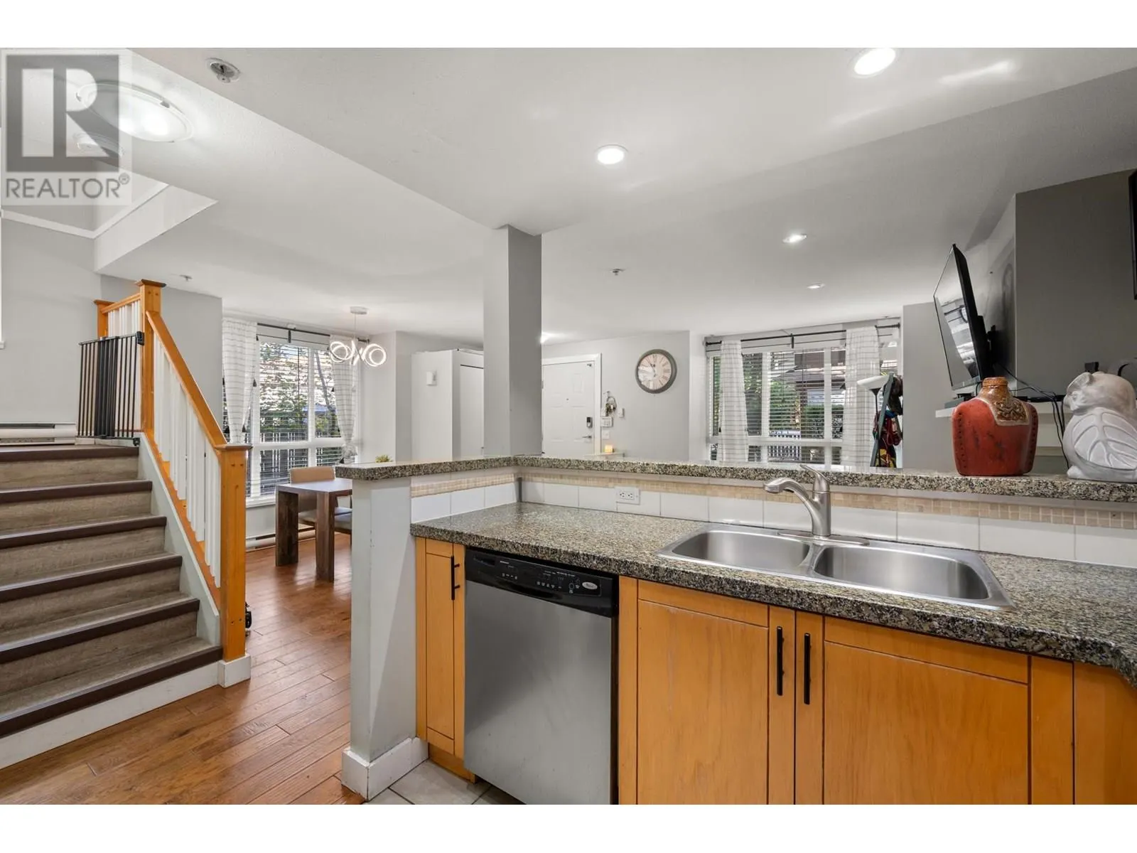 1 1075 LYNN VALLEY ROAD
