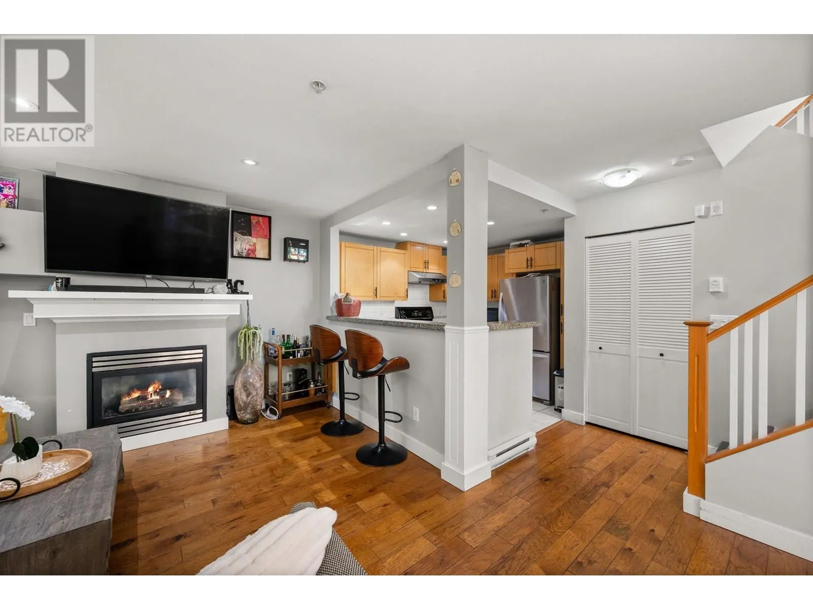 1 1075 LYNN VALLEY ROAD