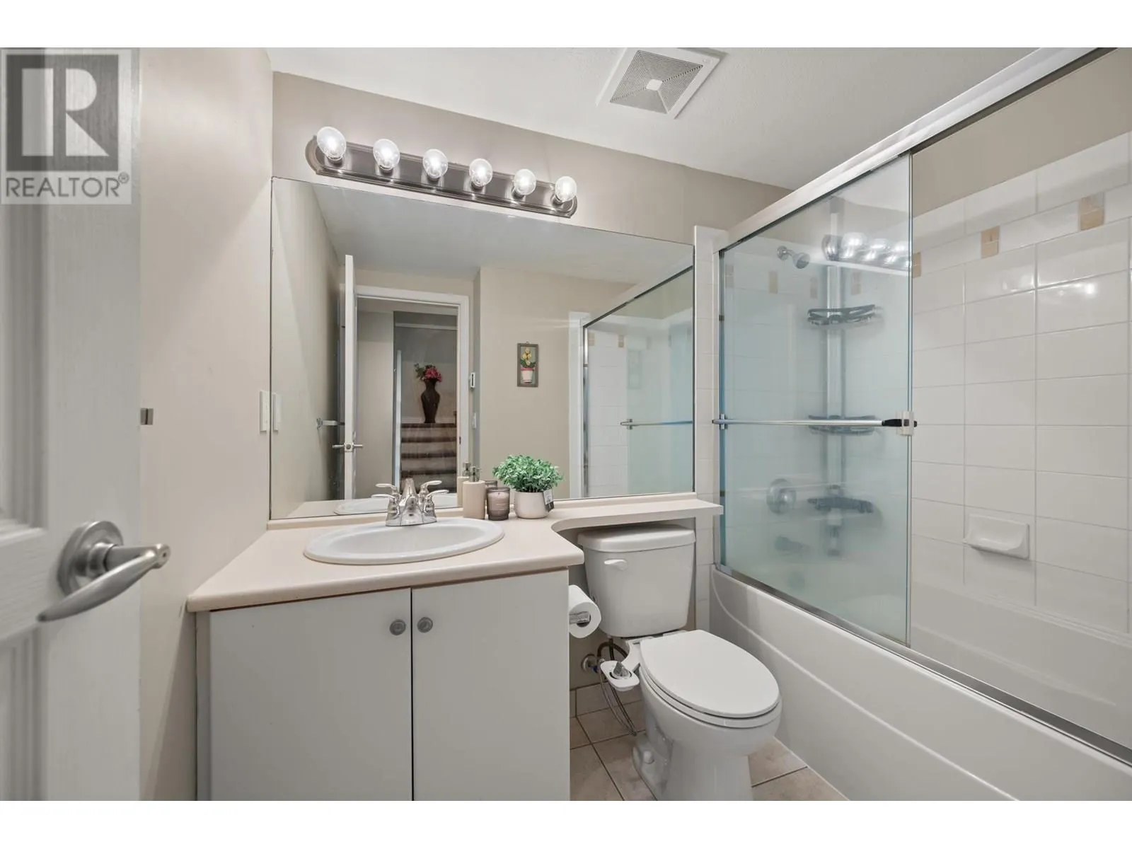1 1075 LYNN VALLEY ROAD