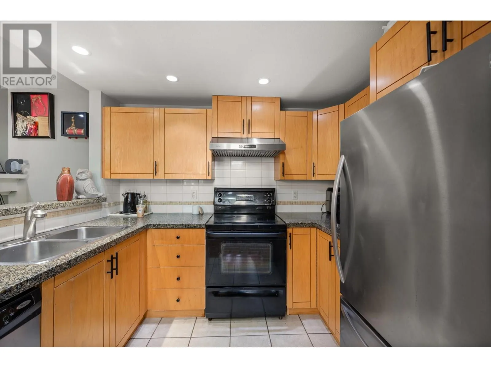 1 1075 LYNN VALLEY ROAD