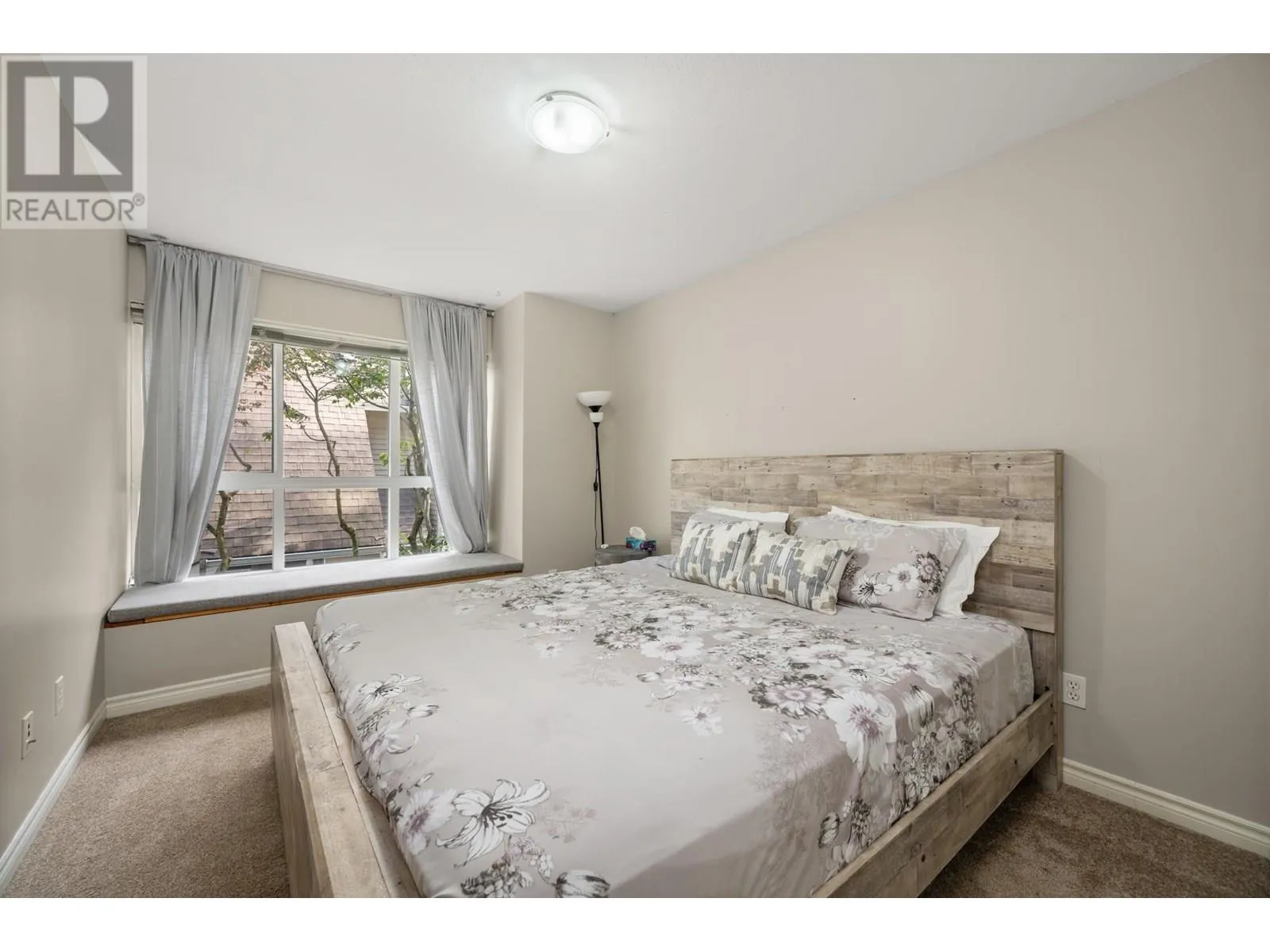 1 1075 LYNN VALLEY ROAD