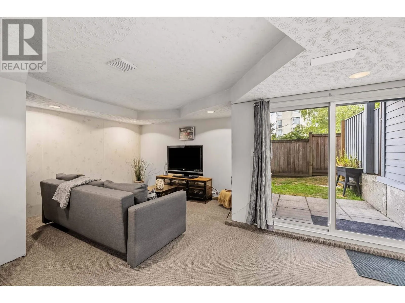 424 LEHMAN PLACE