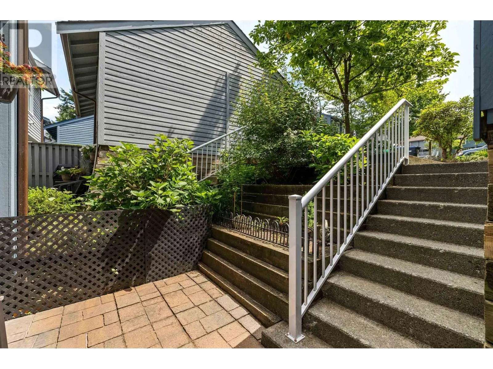 424 LEHMAN PLACE