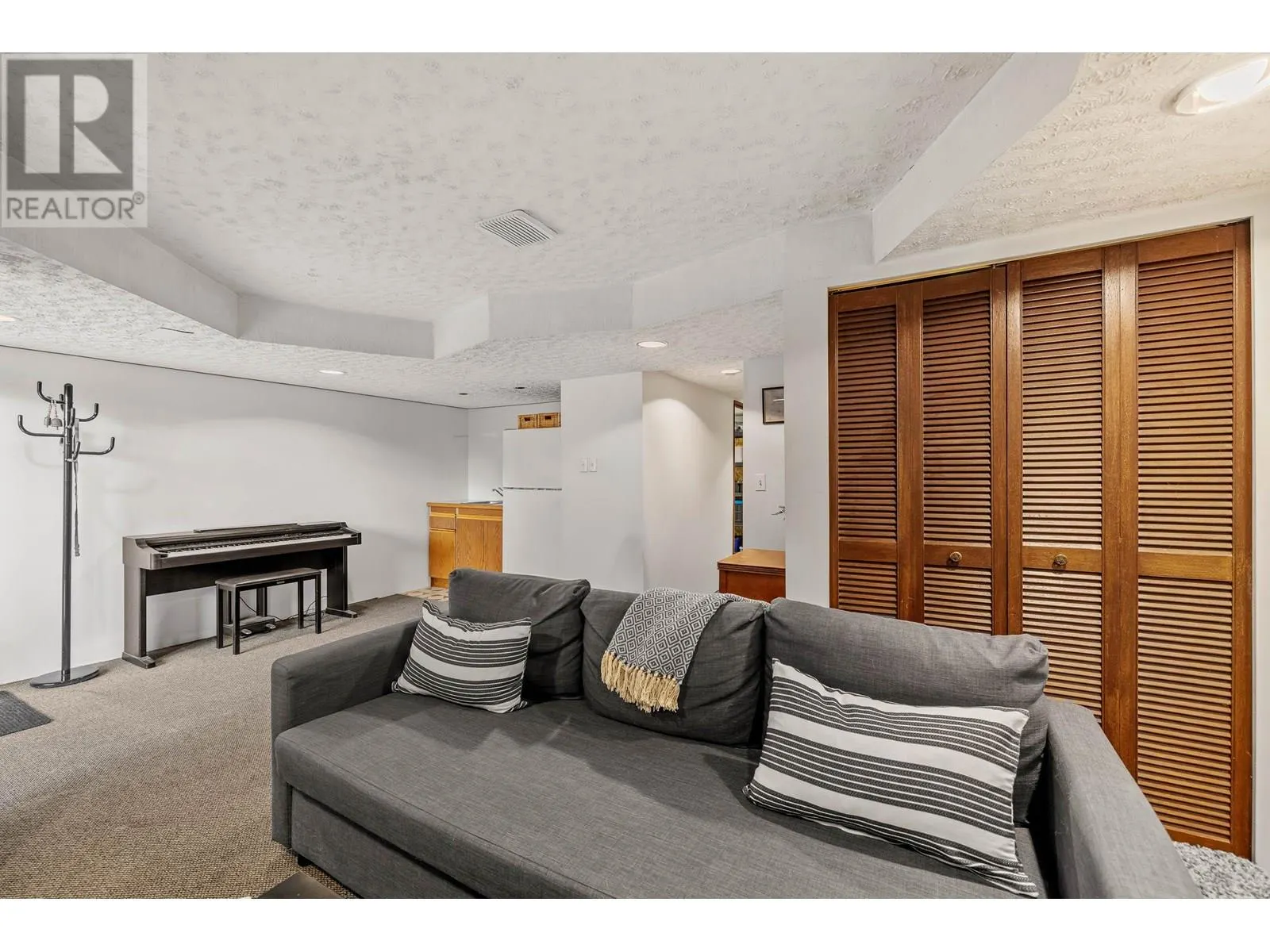 424 LEHMAN PLACE
