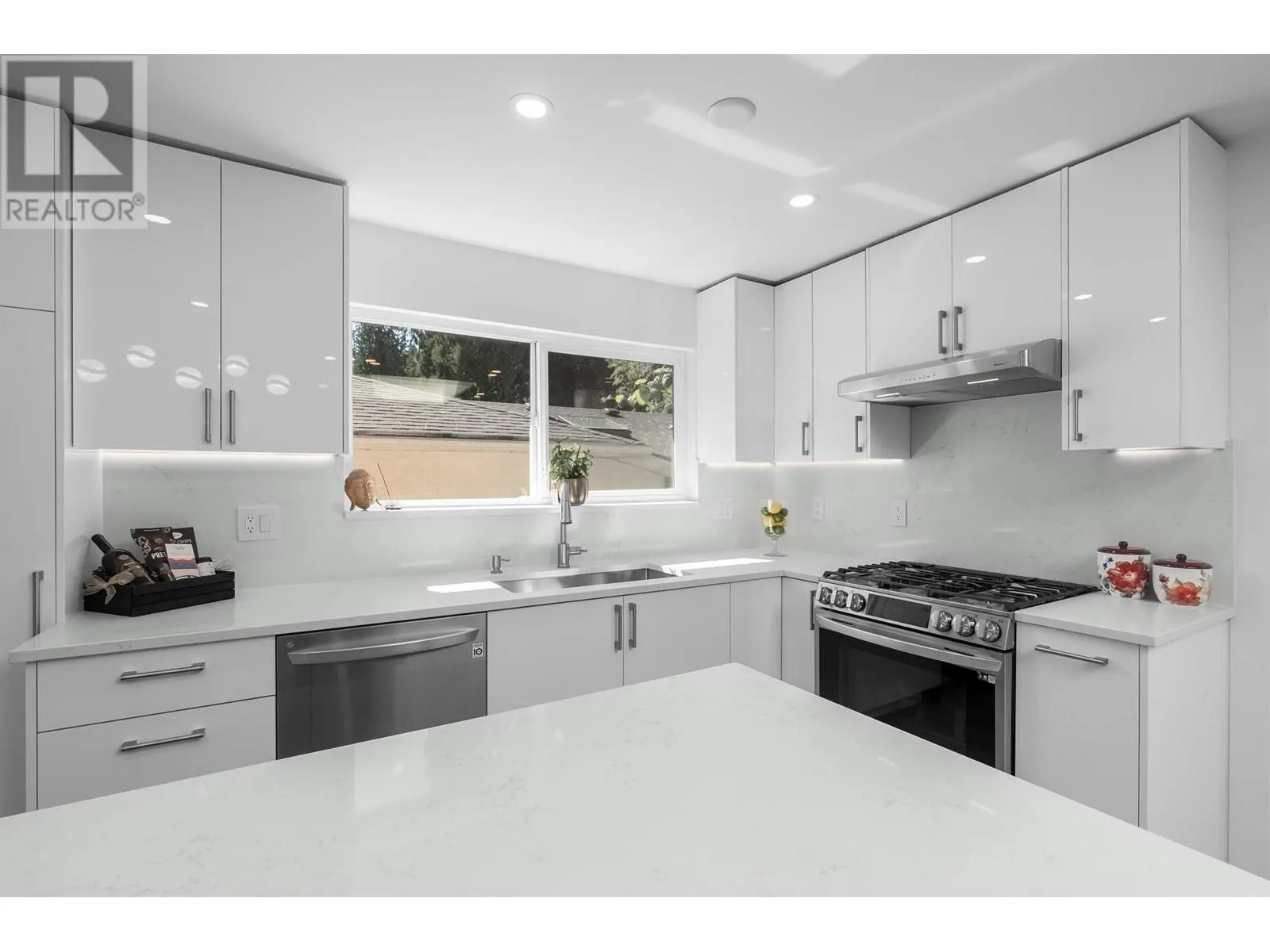 1286 WELLINGTON DRIVE