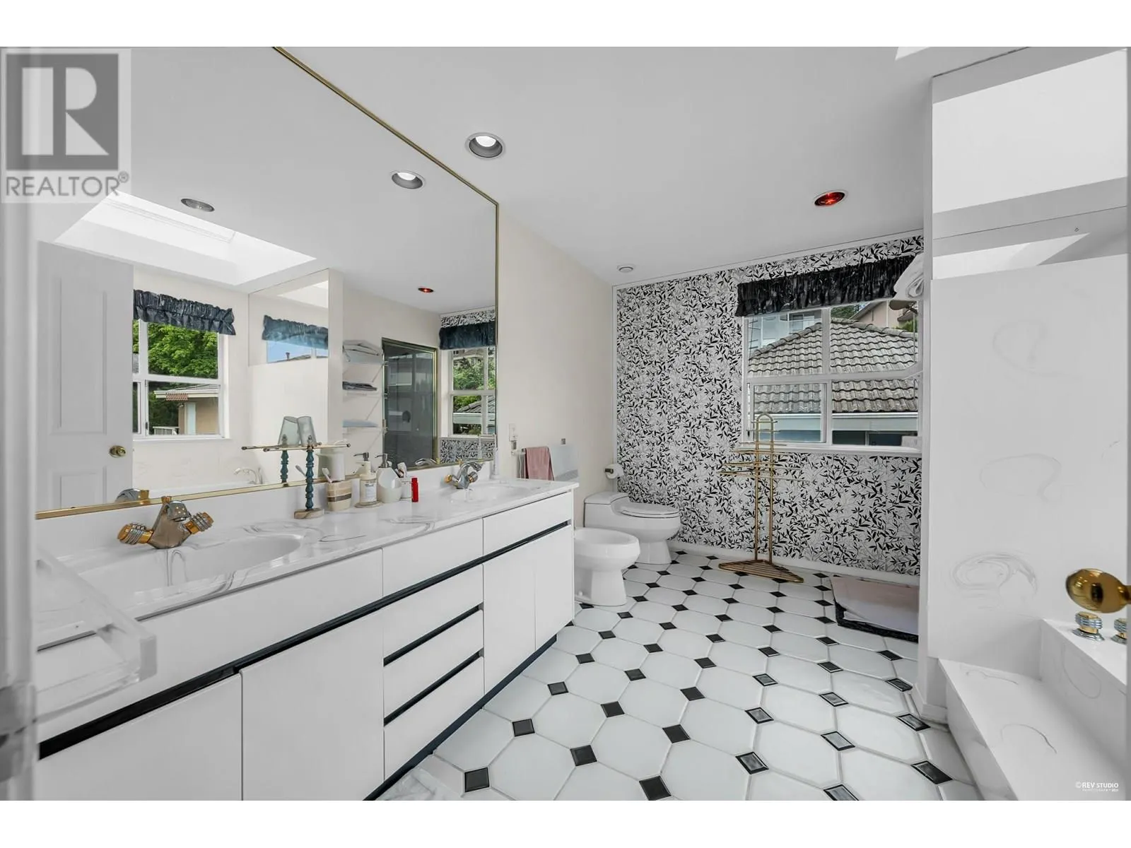 116 RAVINE DRIVE