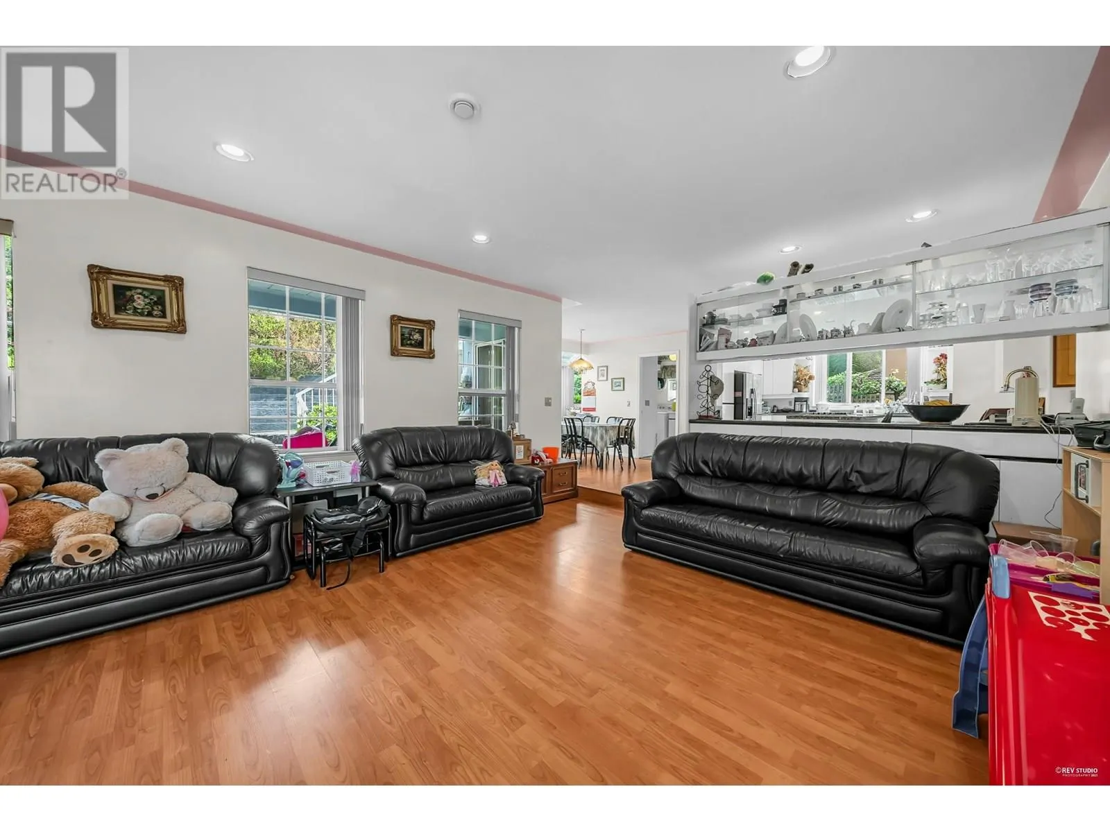 116 RAVINE DRIVE