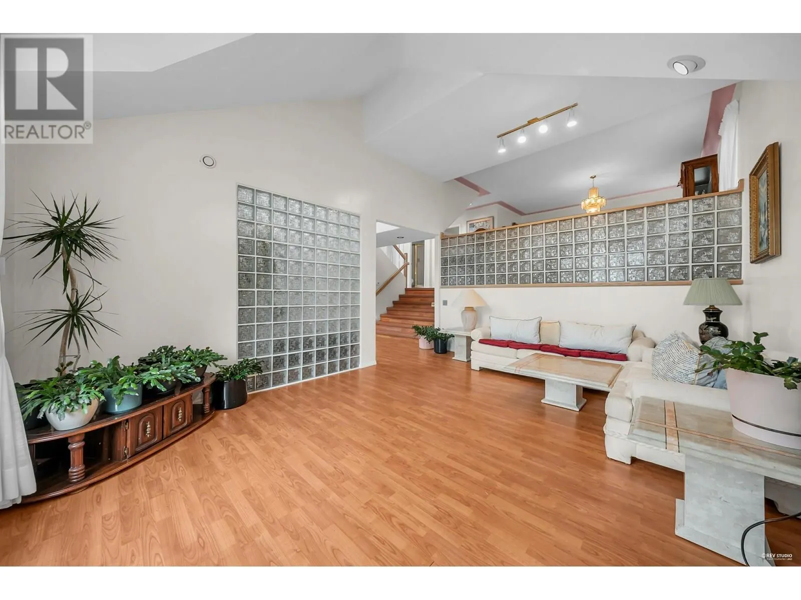 116 RAVINE DRIVE