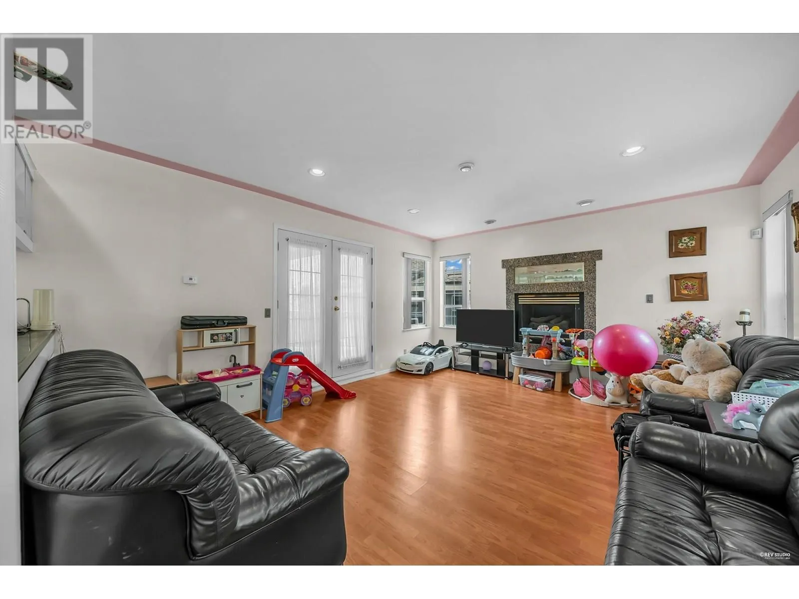 116 RAVINE DRIVE
