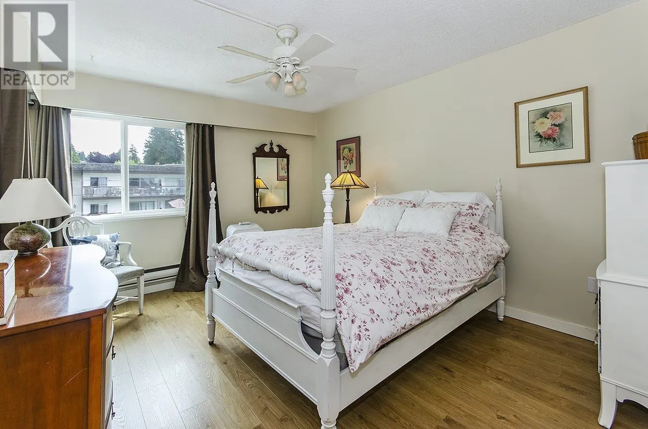 202 105 W KINGS ROAD
