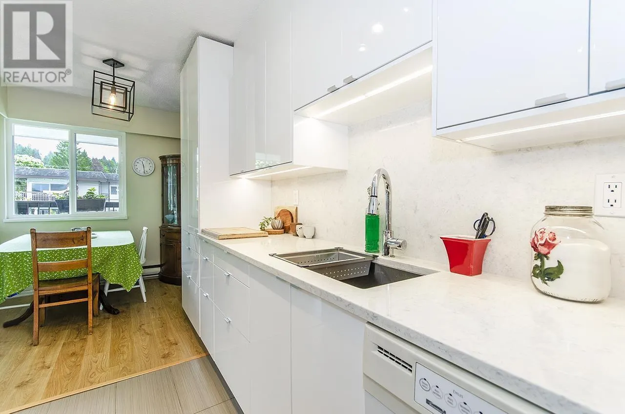 202 105 W KINGS ROAD