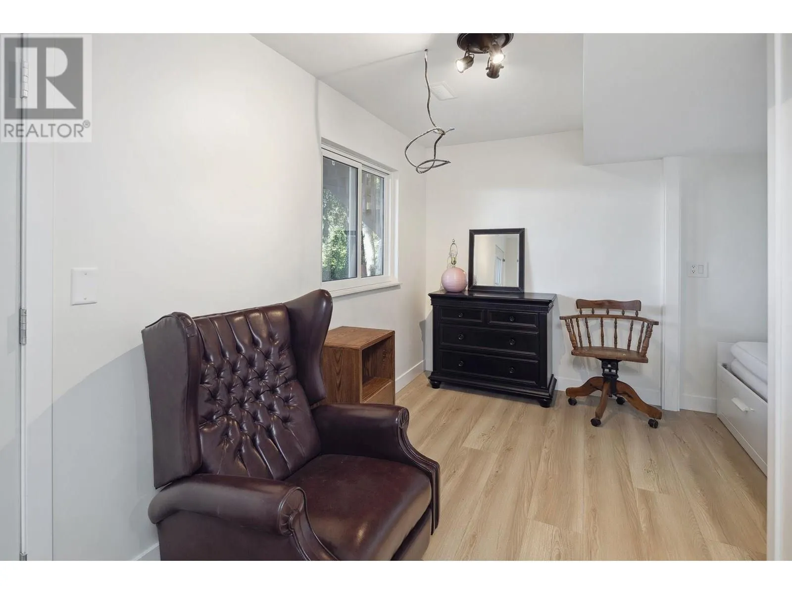 330 BAYVIEW ROAD
