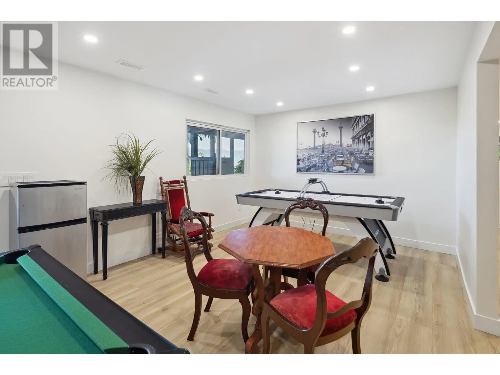 330 BAYVIEW ROAD