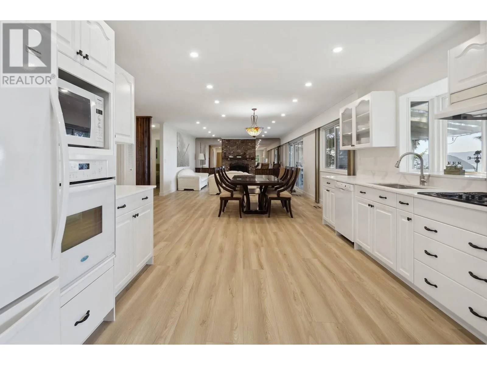 330 BAYVIEW ROAD