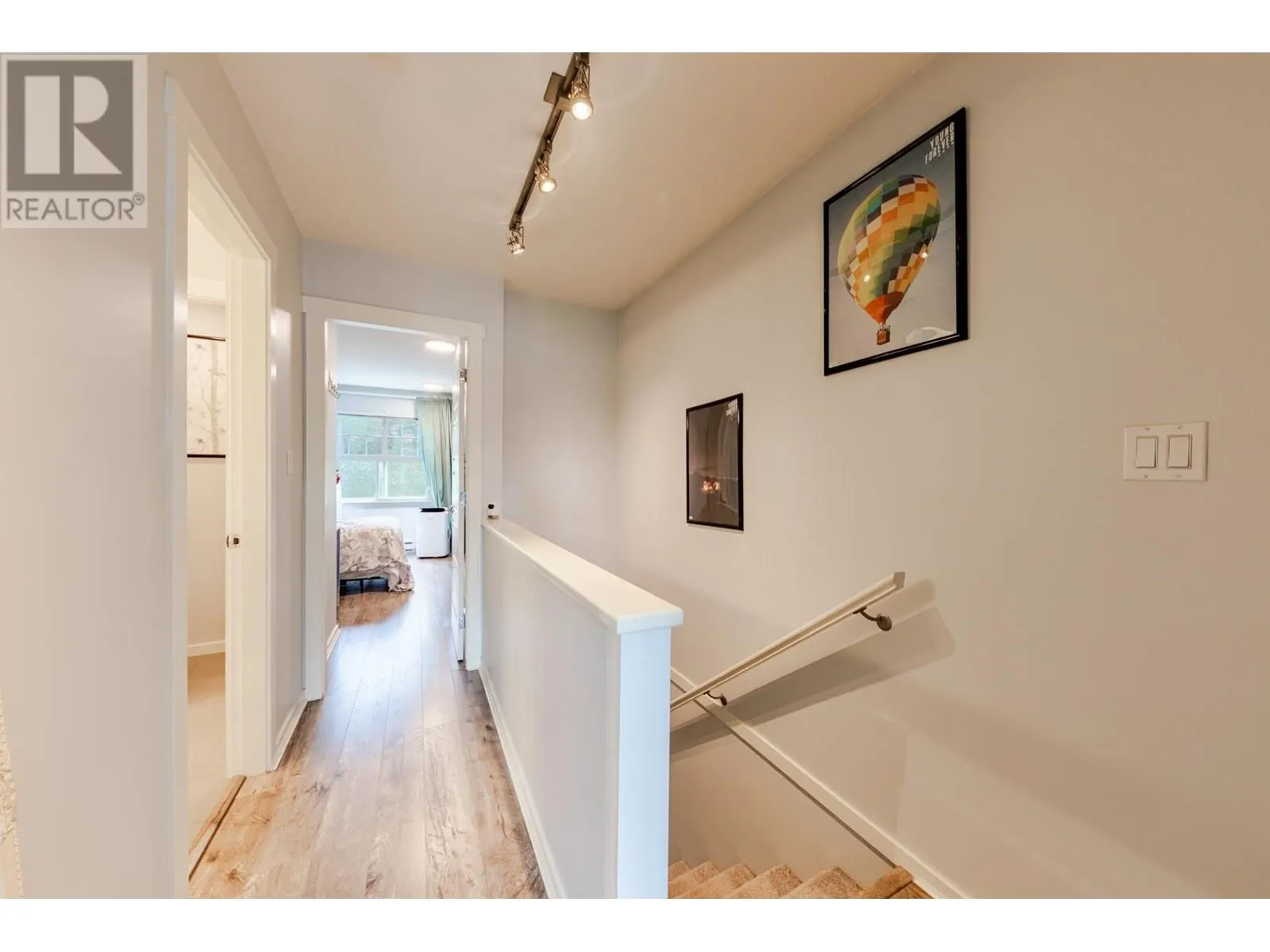 4 19538 BISHOPS REACH