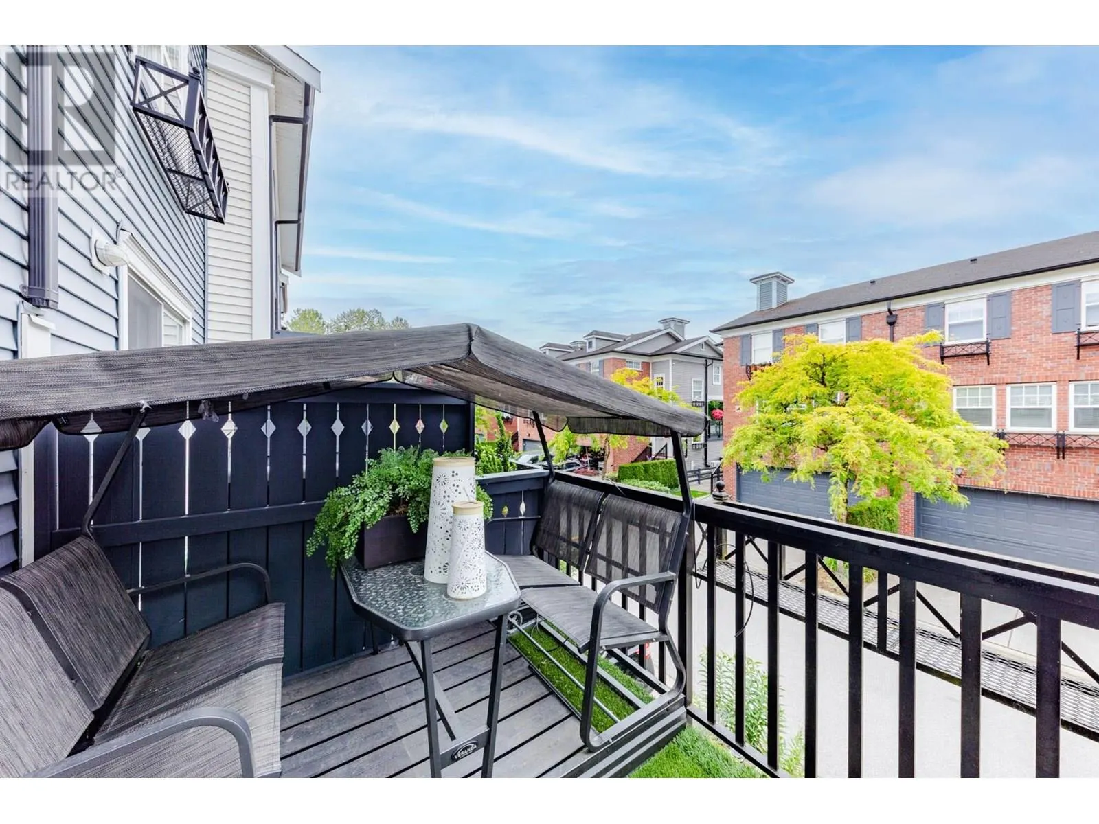 4 19538 BISHOPS REACH