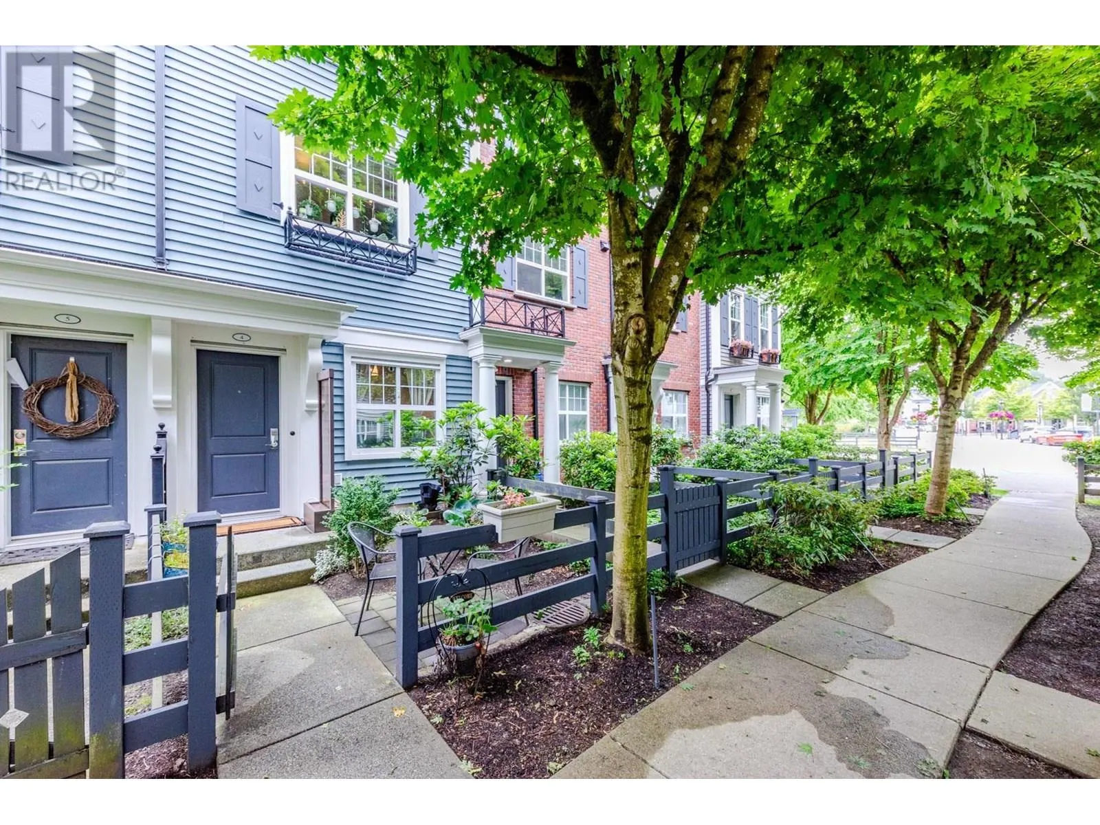 4 19538 BISHOPS REACH