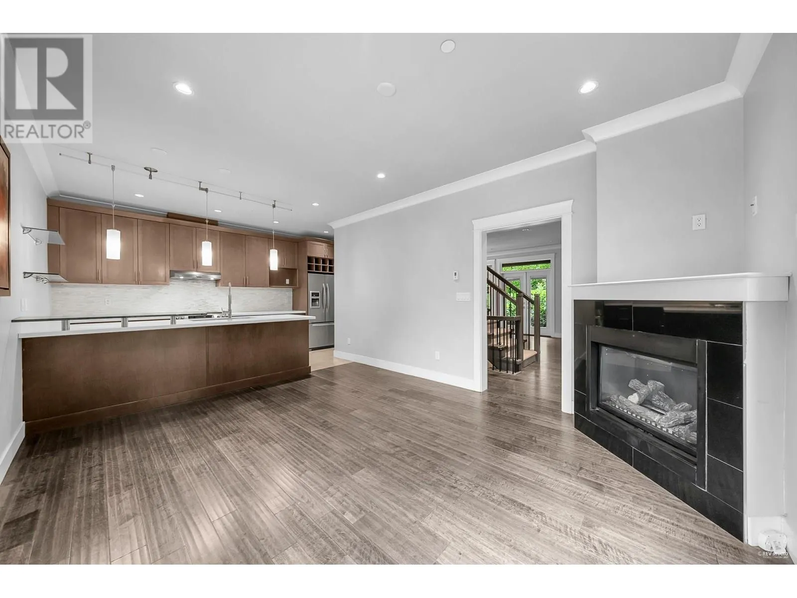3 651 W 14TH STREET