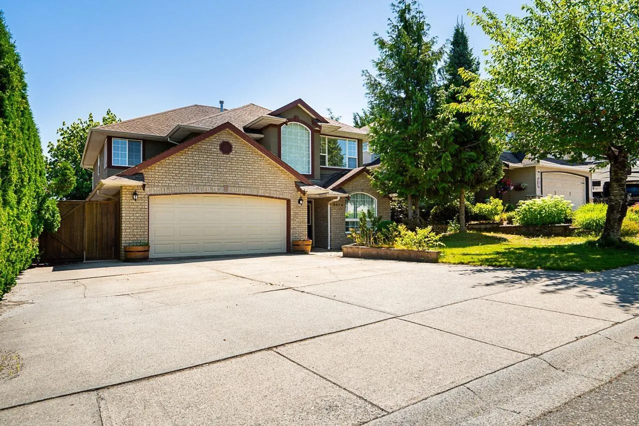 8464 DOERKSEN DRIVE
