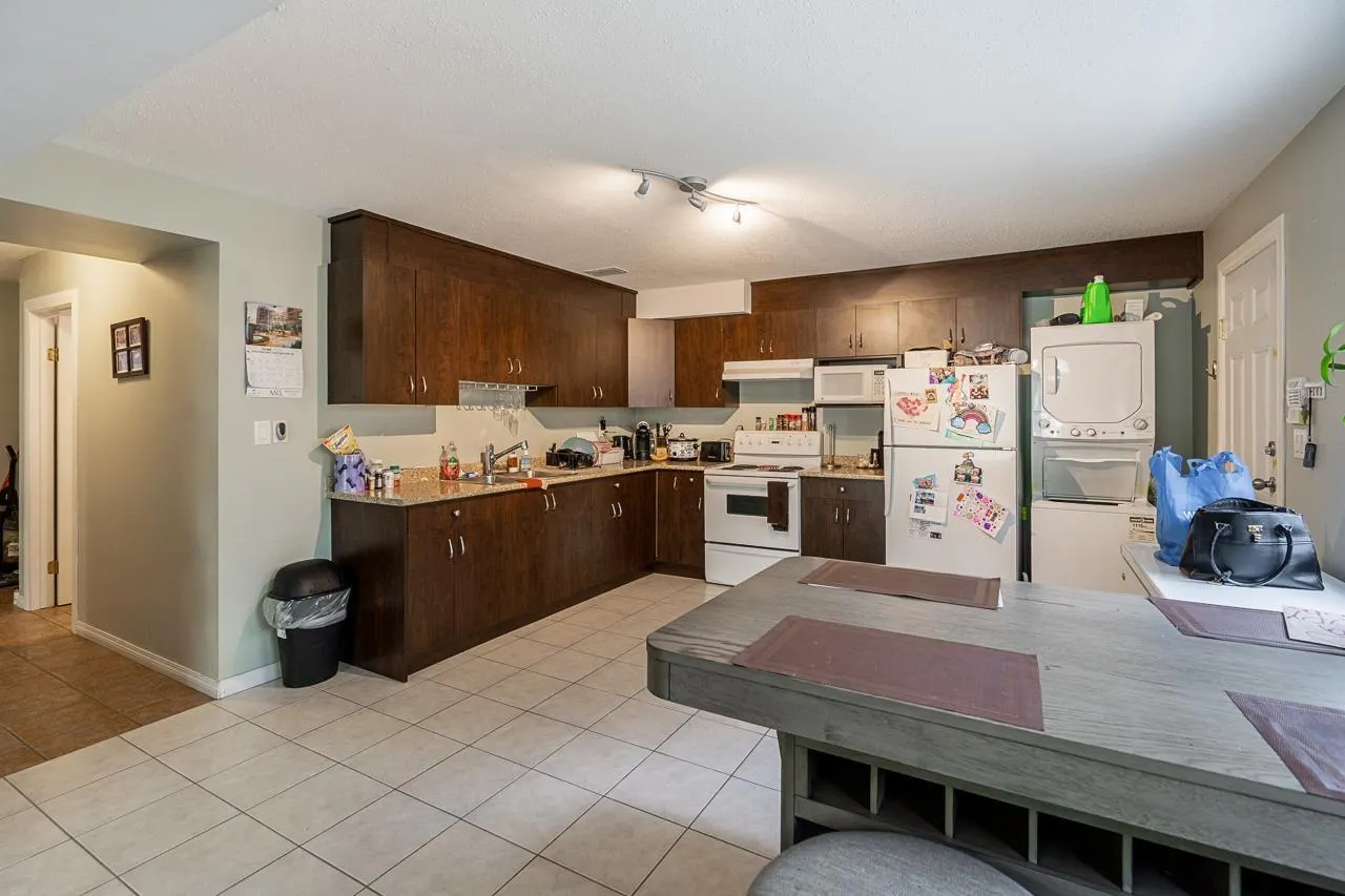 8464 DOERKSEN DRIVE