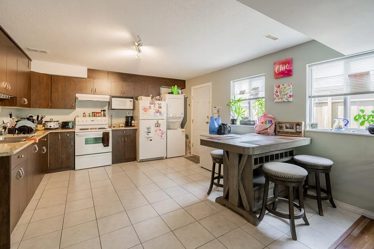 8464 DOERKSEN DRIVE