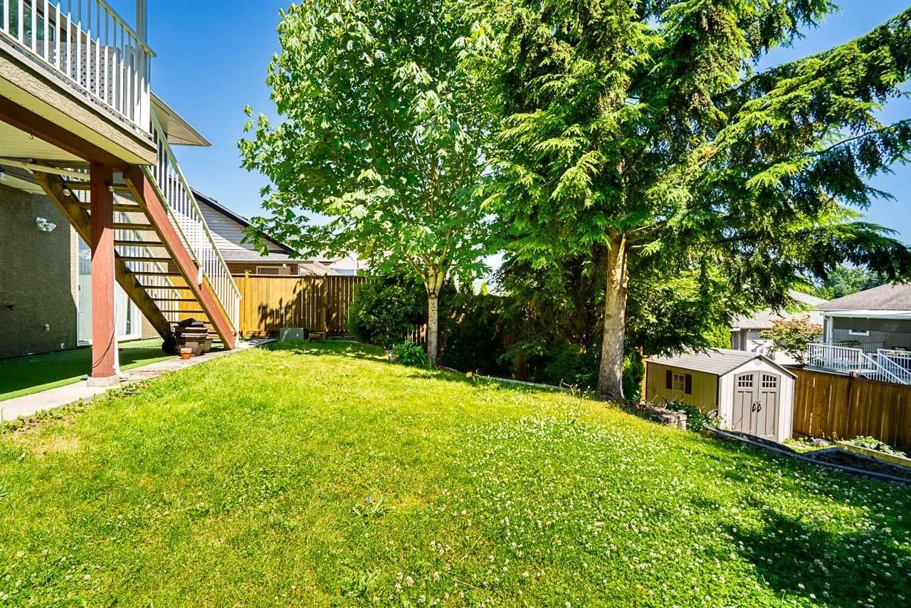 8464 DOERKSEN DRIVE
