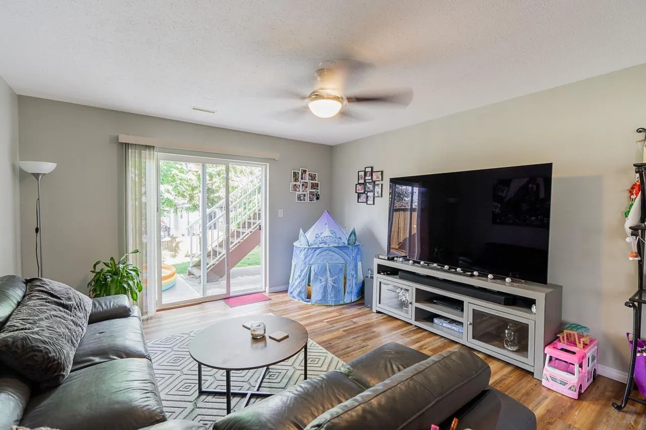 8464 DOERKSEN DRIVE