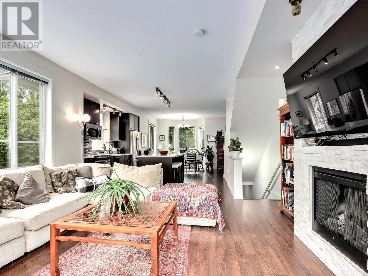 95 2418 AVON PLACE