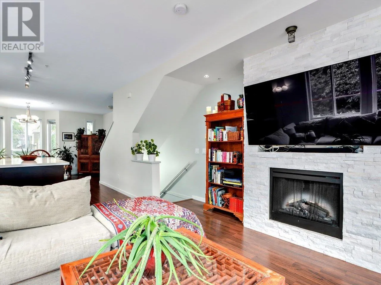 95 2418 AVON PLACE