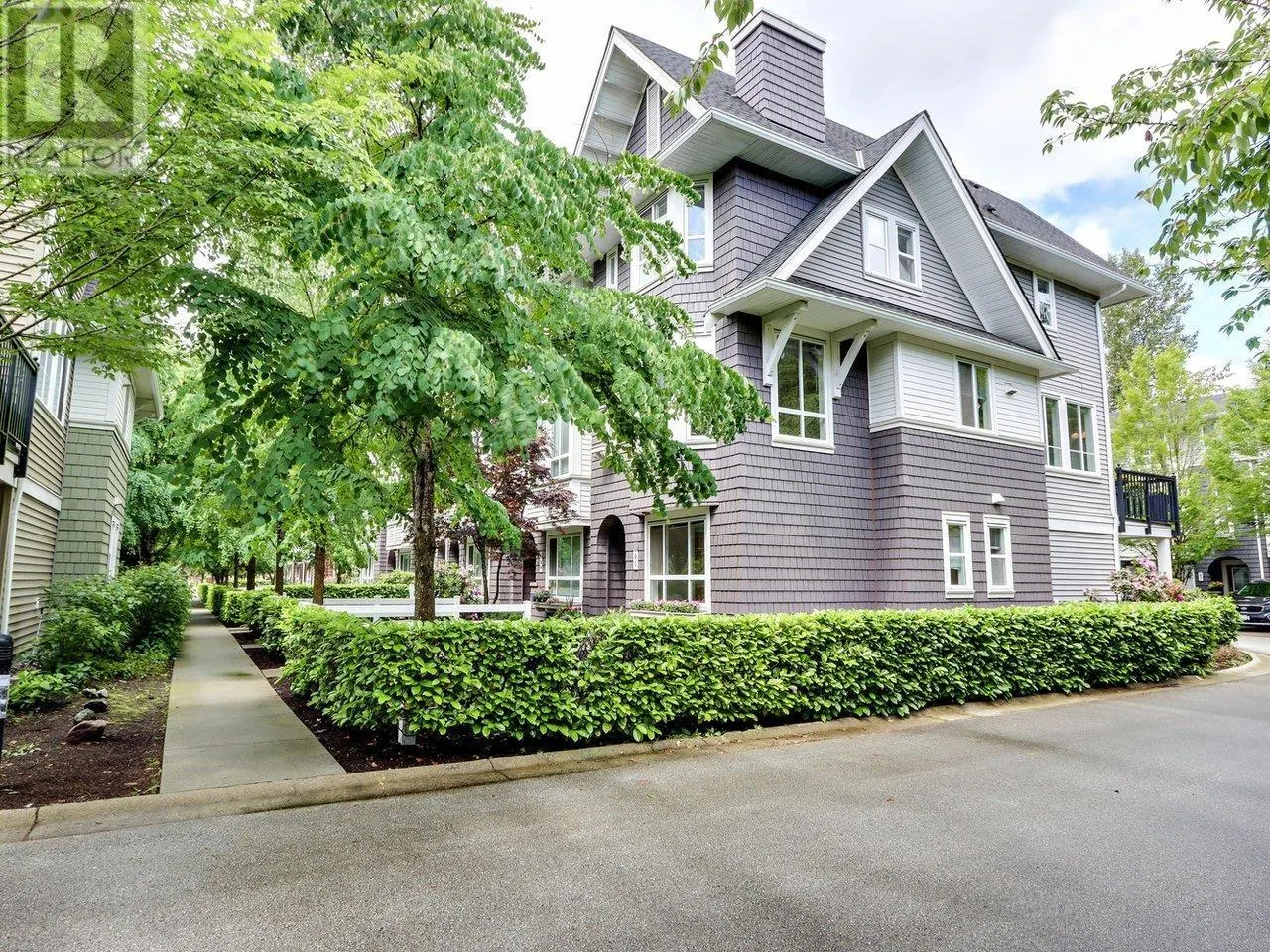 95 2418 AVON PLACE