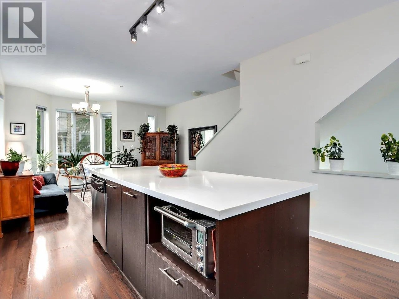 95 2418 AVON PLACE