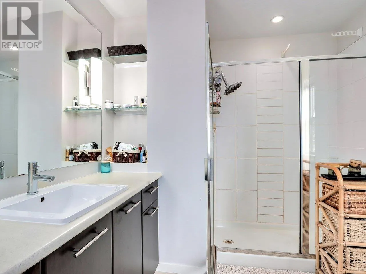 95 2418 AVON PLACE