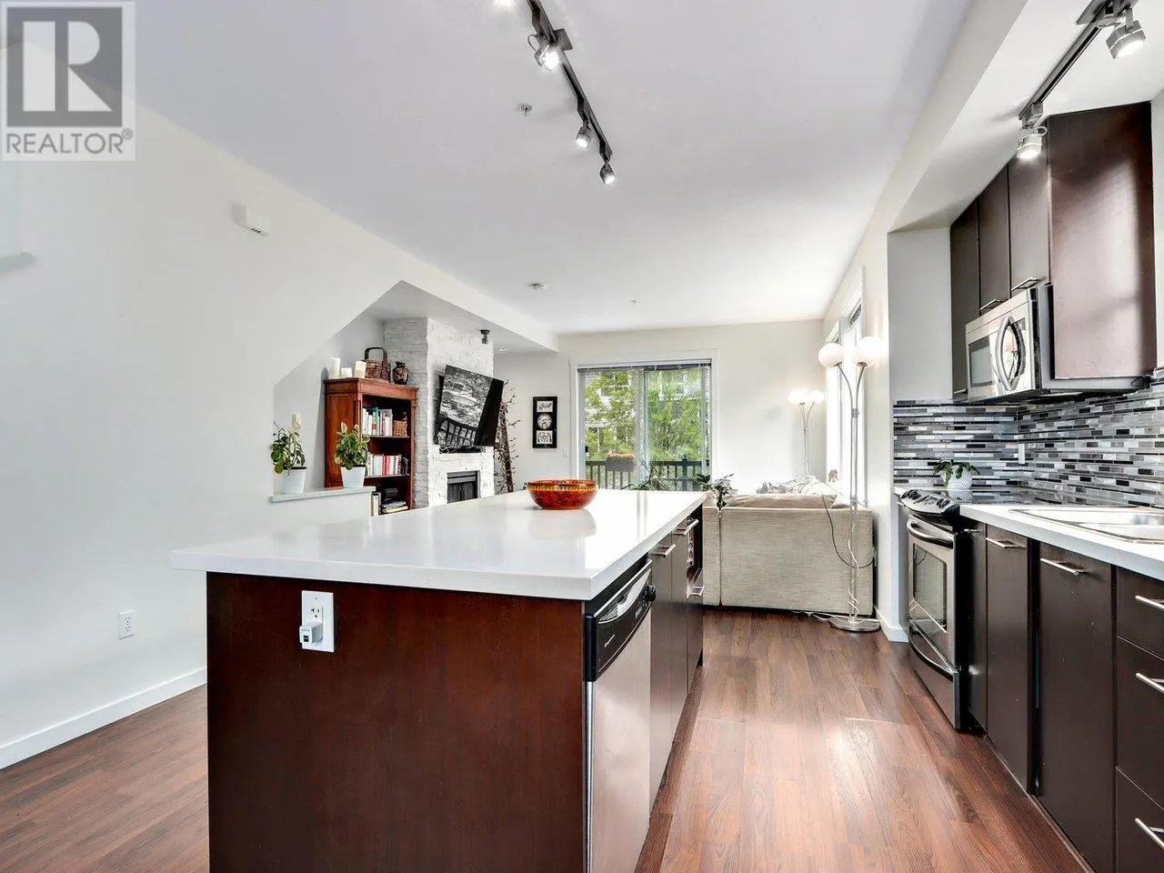 95 2418 AVON PLACE