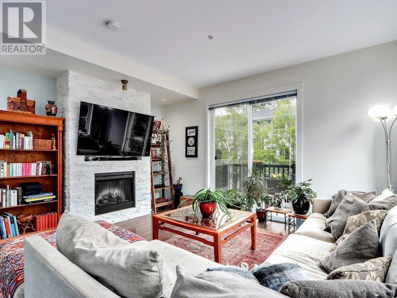 95 2418 AVON PLACE