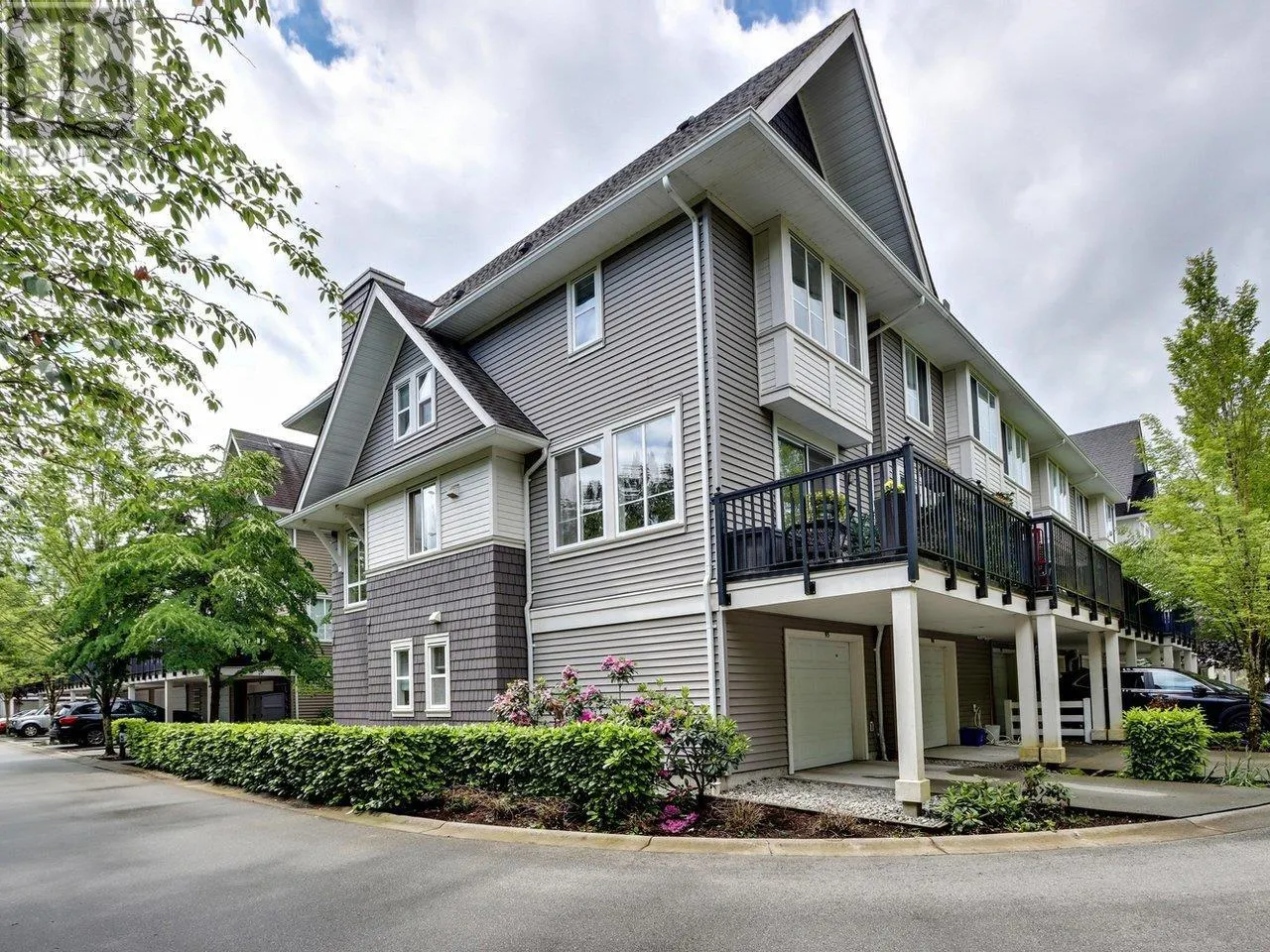 95 2418 AVON PLACE