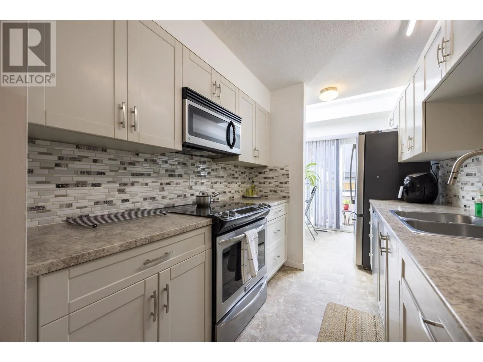 2 19022 119B AVENUE