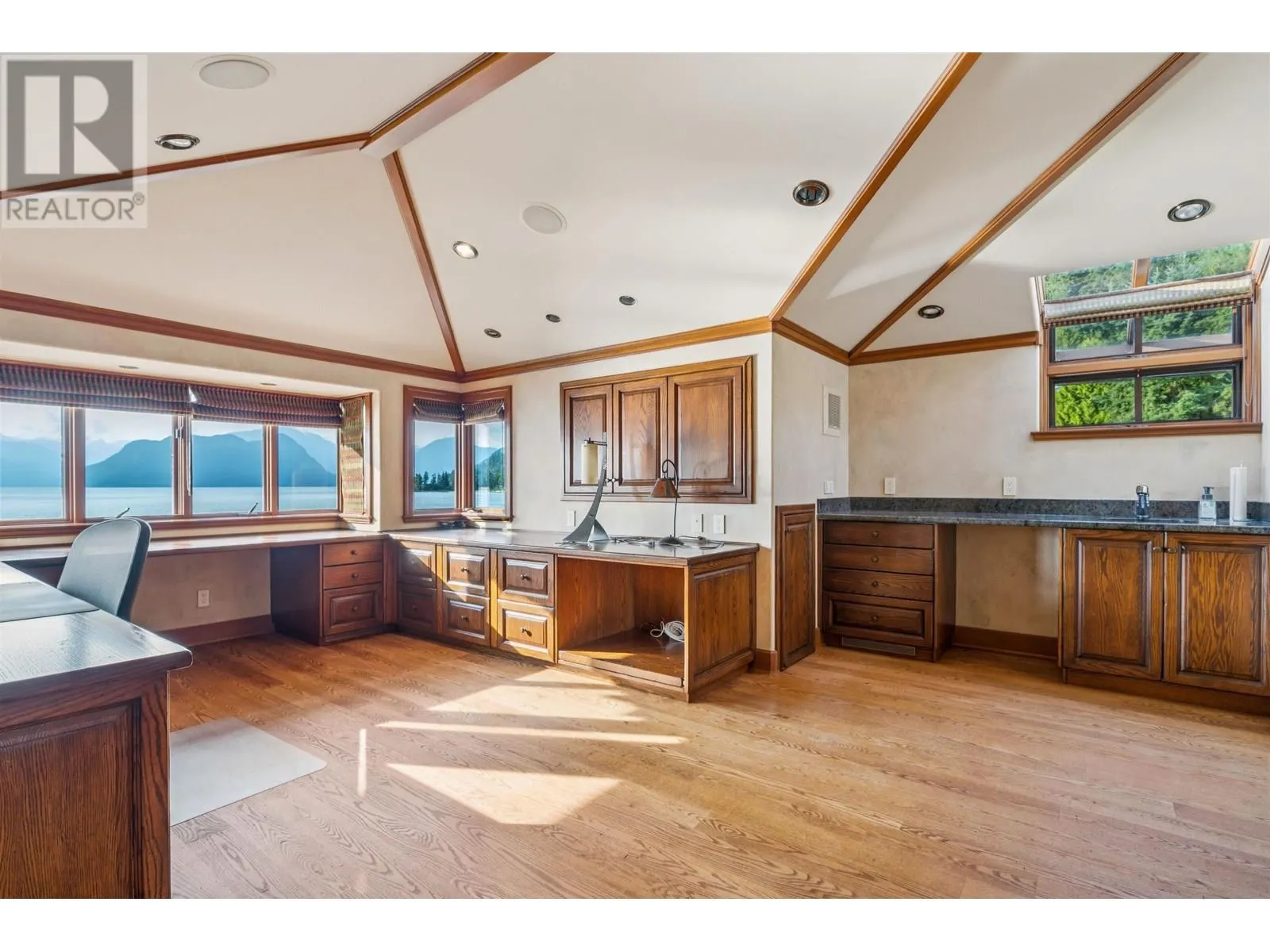 270 LIONS BAY AVENUE
