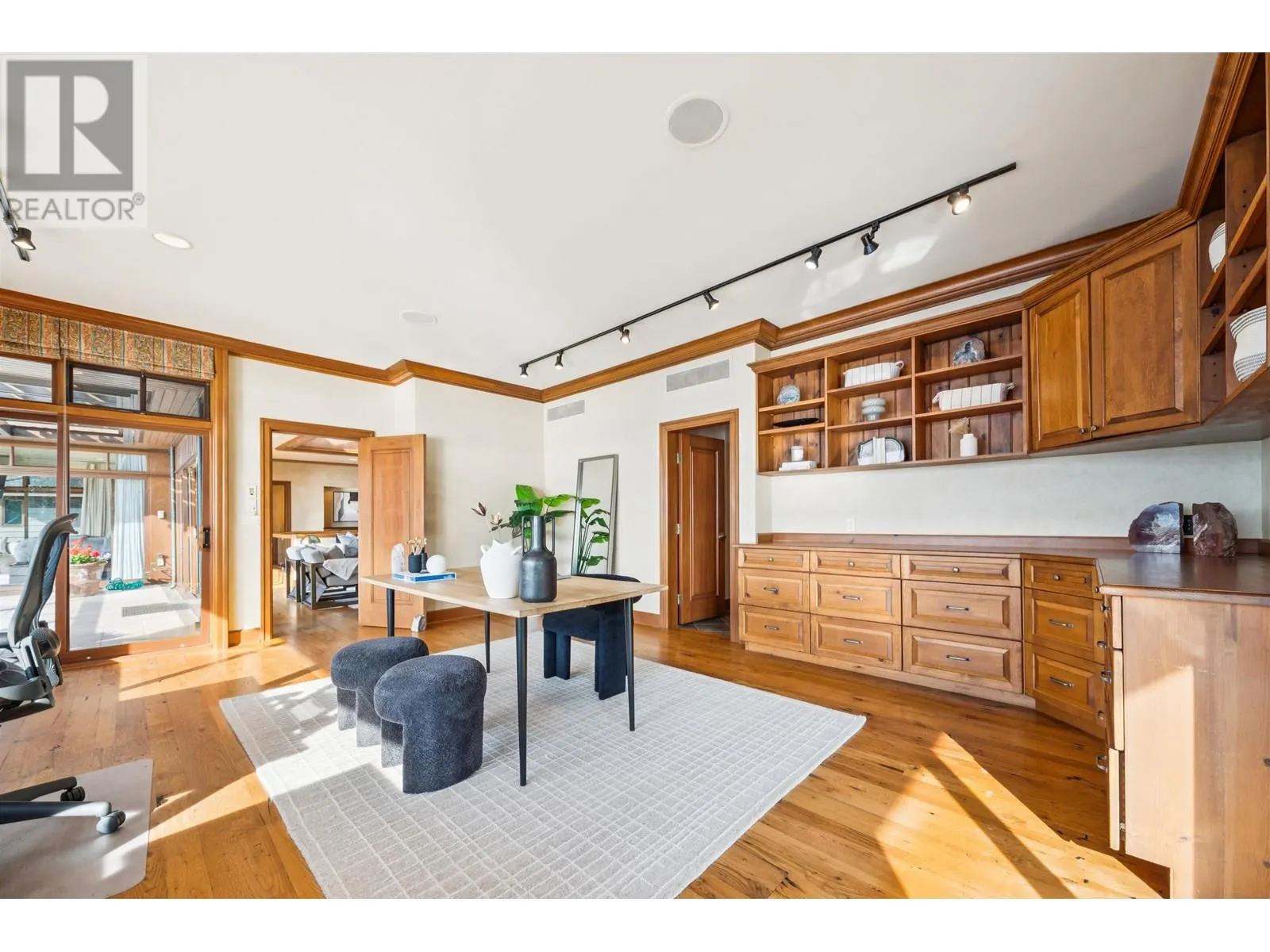 270 LIONS BAY AVENUE