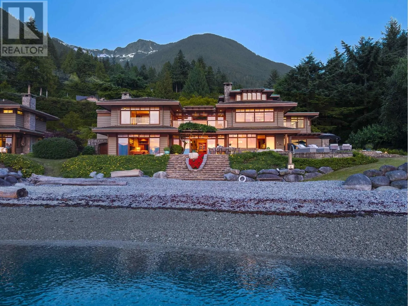 270 LIONS BAY AVENUE