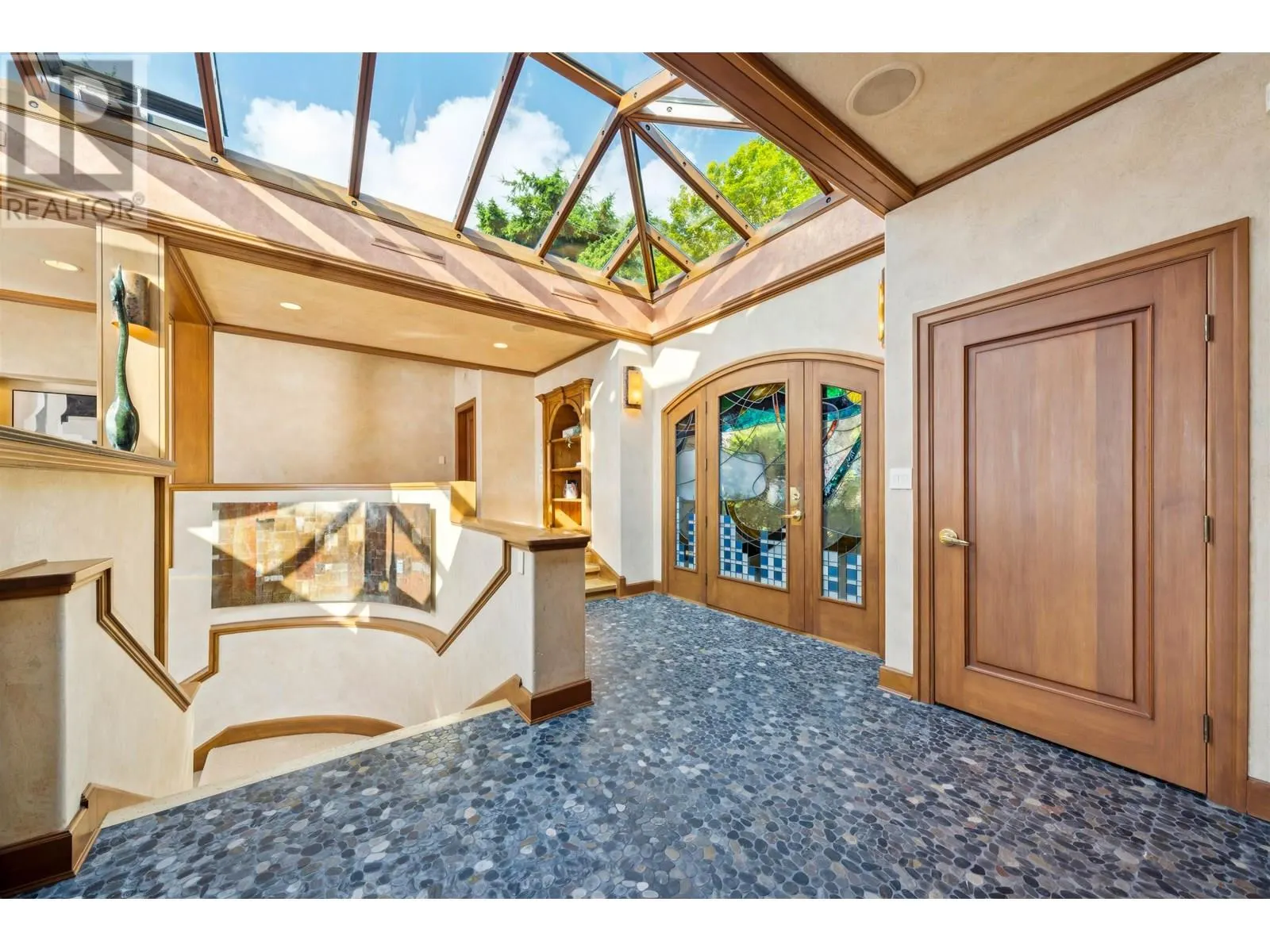 270 LIONS BAY AVENUE