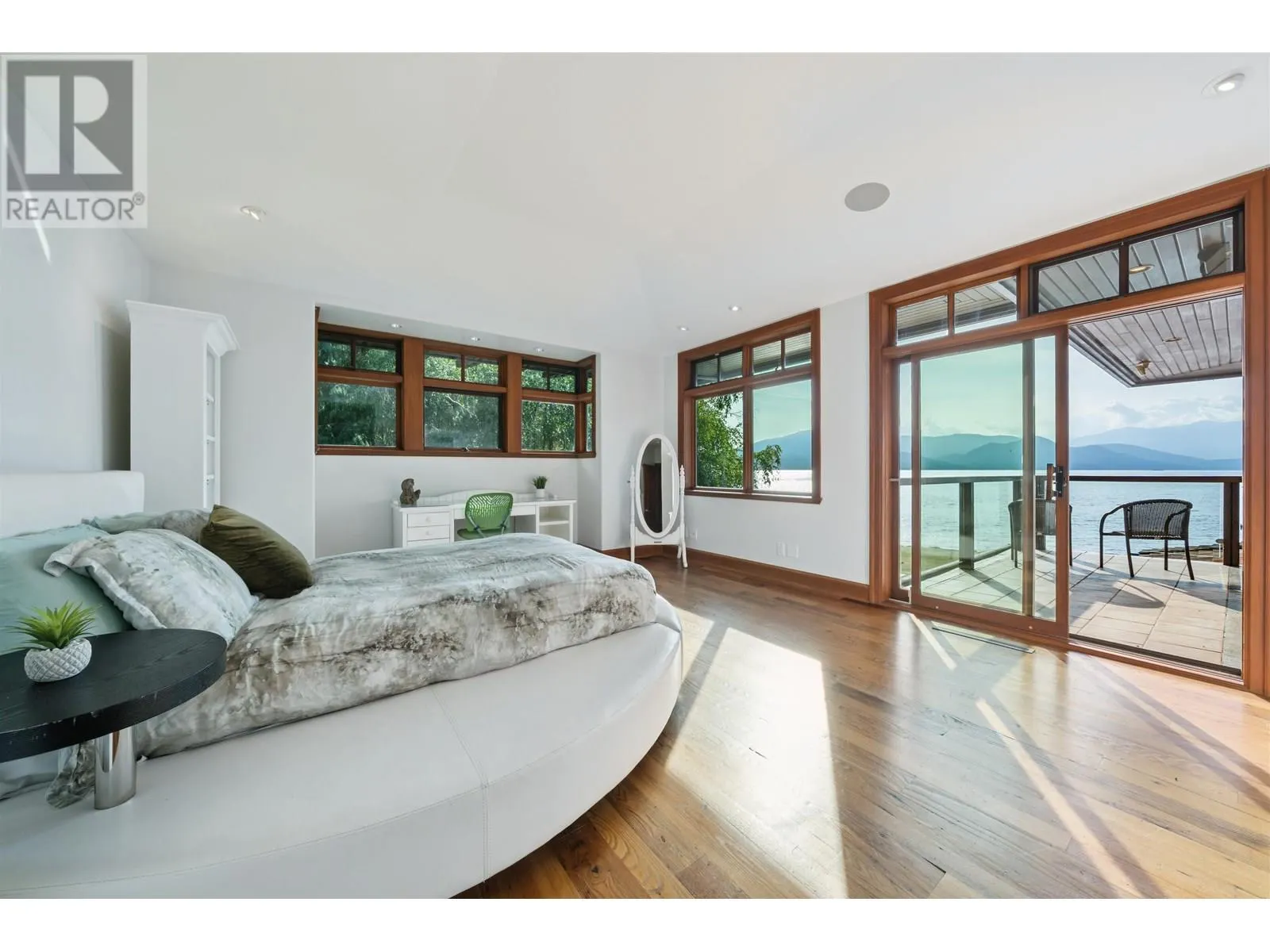 270 LIONS BAY AVENUE