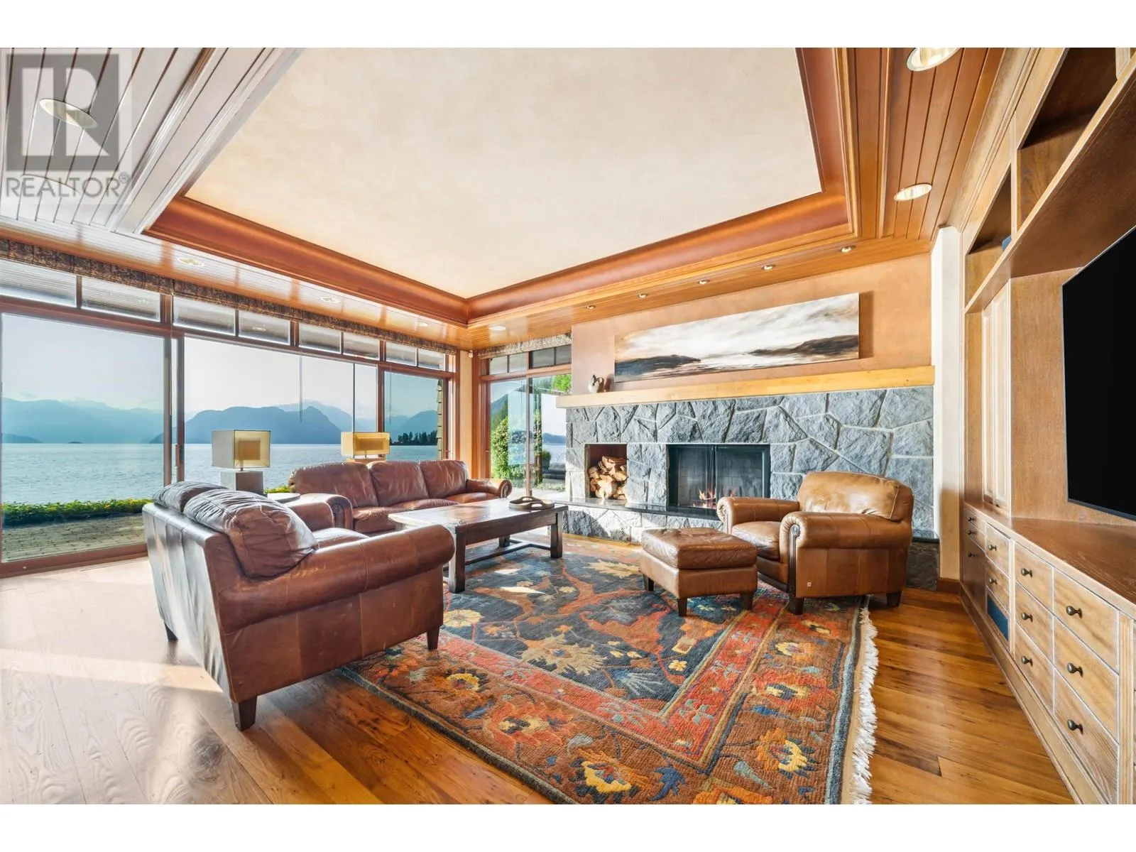 270 LIONS BAY AVENUE