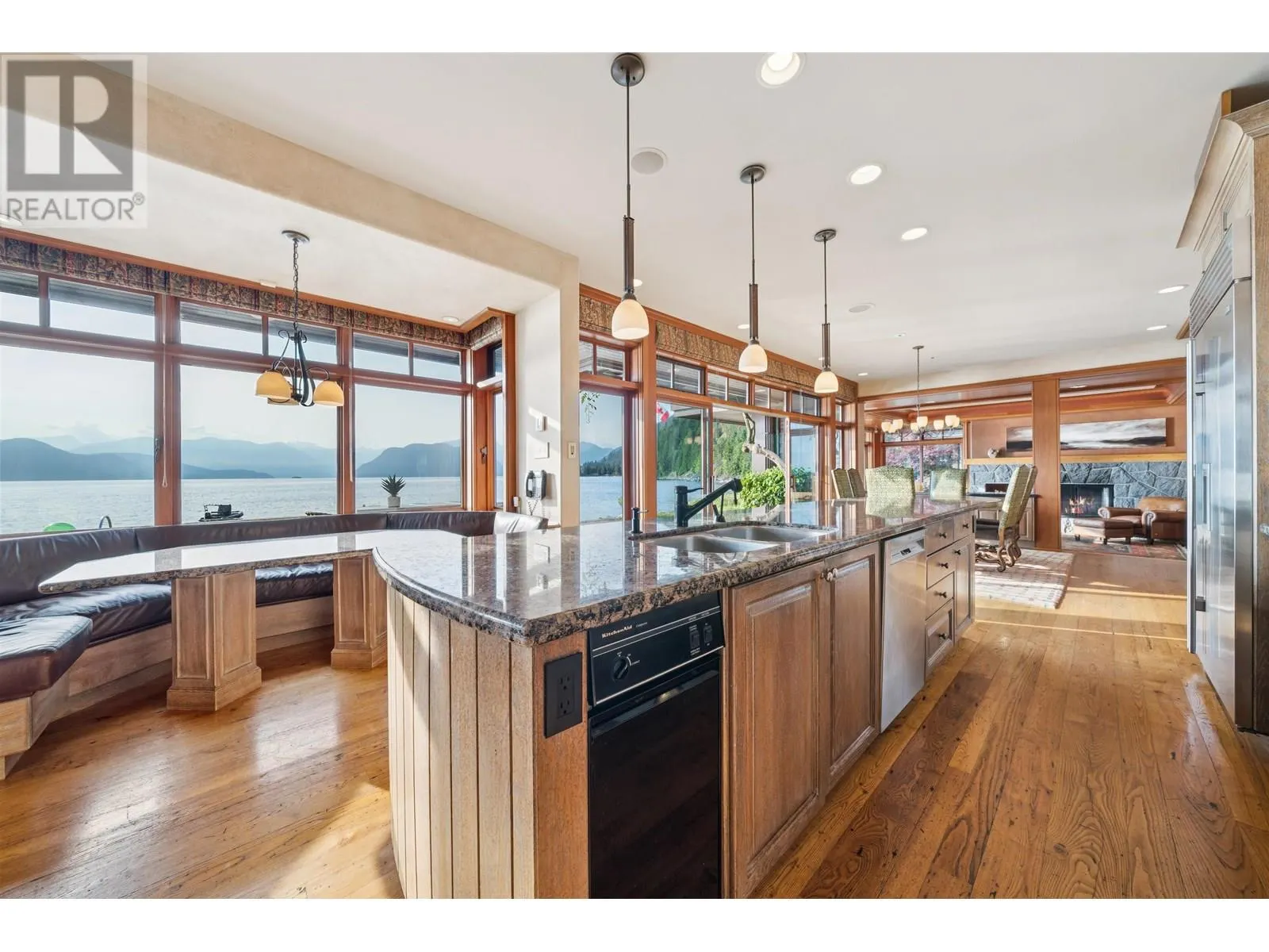 270 LIONS BAY AVENUE