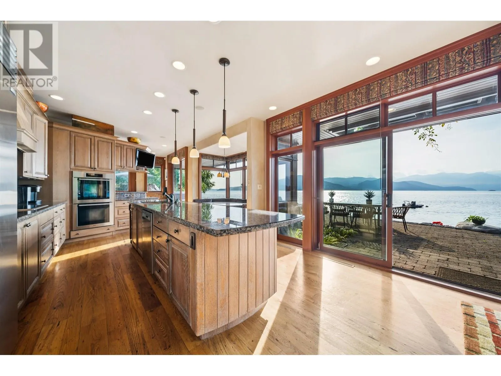 270 LIONS BAY AVENUE