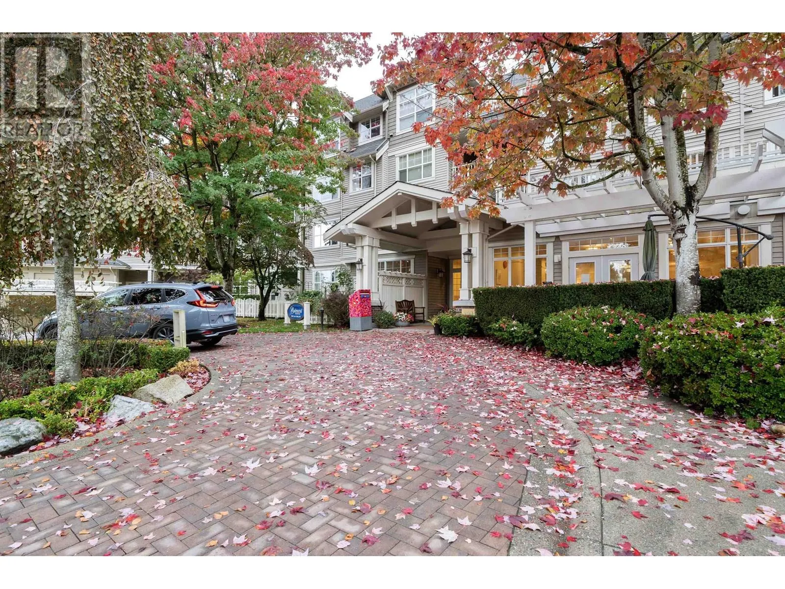 202 960 LYNN VALLEY ROAD